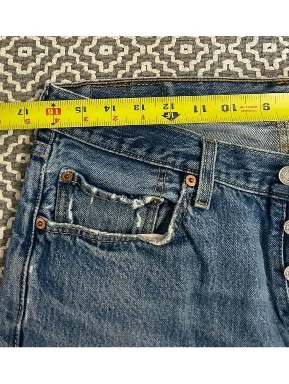 vintage Levi's 501 distressed jeans light wash button fly 34x30 100% cotton